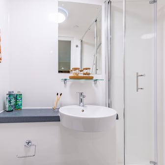 Deluxe Studio - Image 6